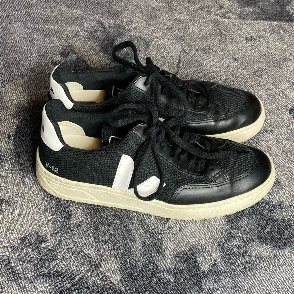 Veja V-12 sneakers